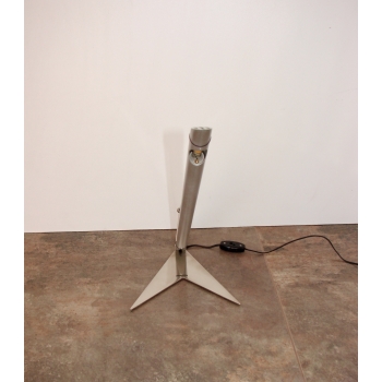 lampa futurystyczna metalowa